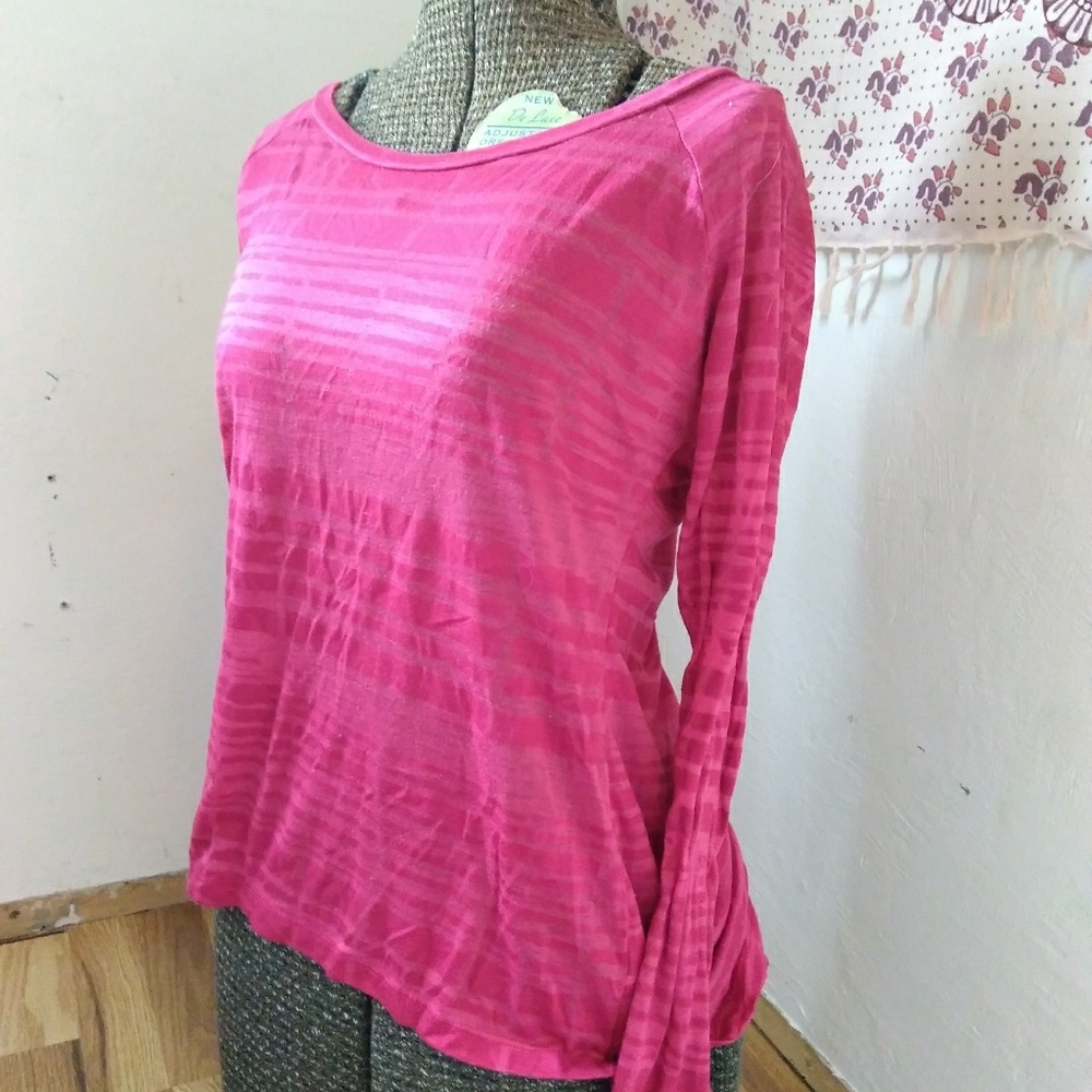 Athletic long sleeve top